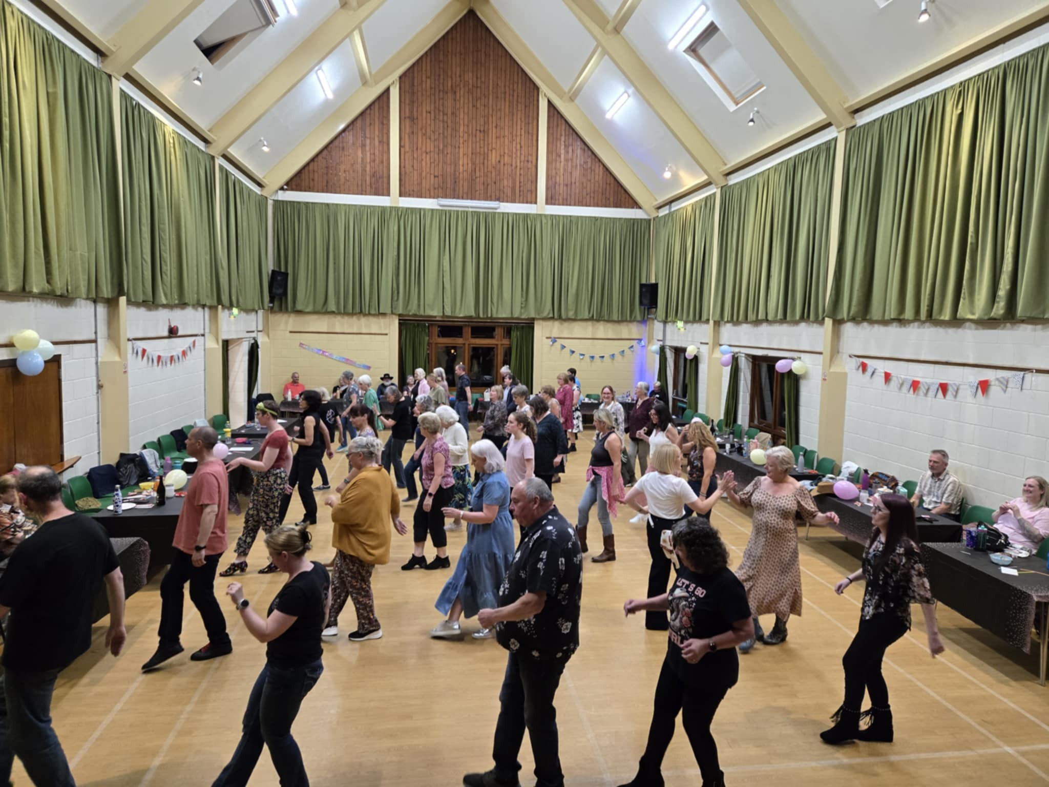 Beginner line dance class photo 2