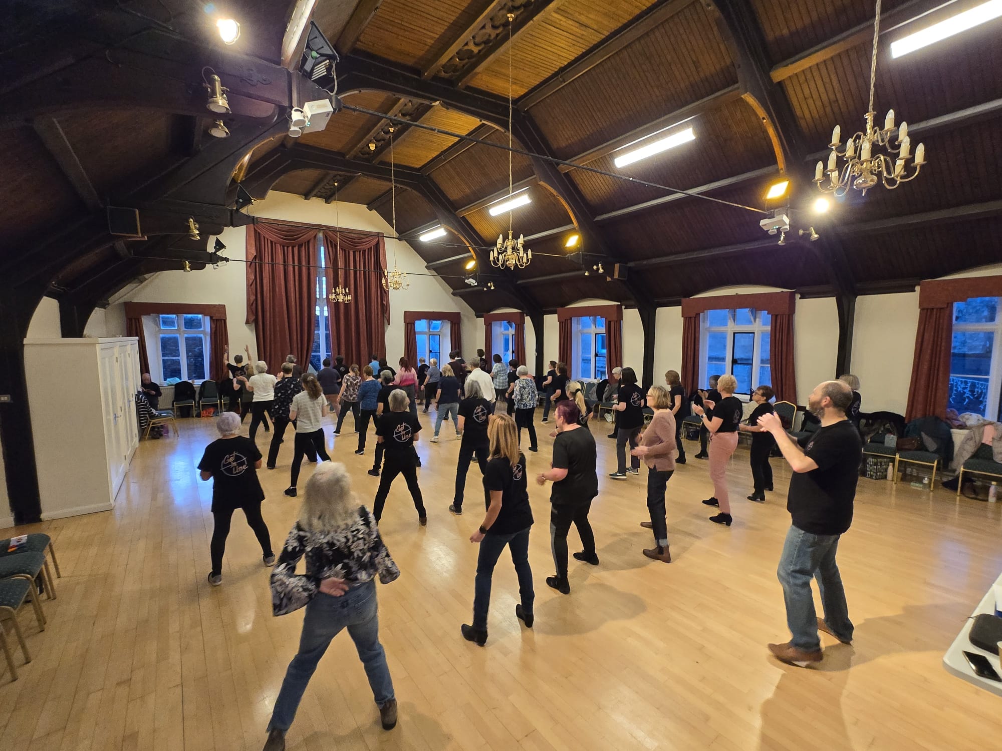 Beginner line dance class photo 3